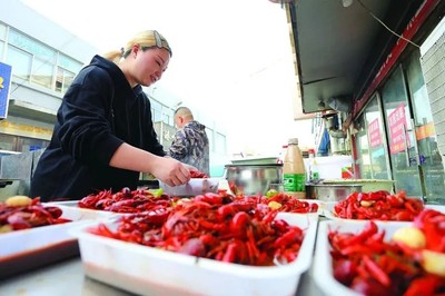 萬人共饗龍蝦宴，一料入魂味無疆